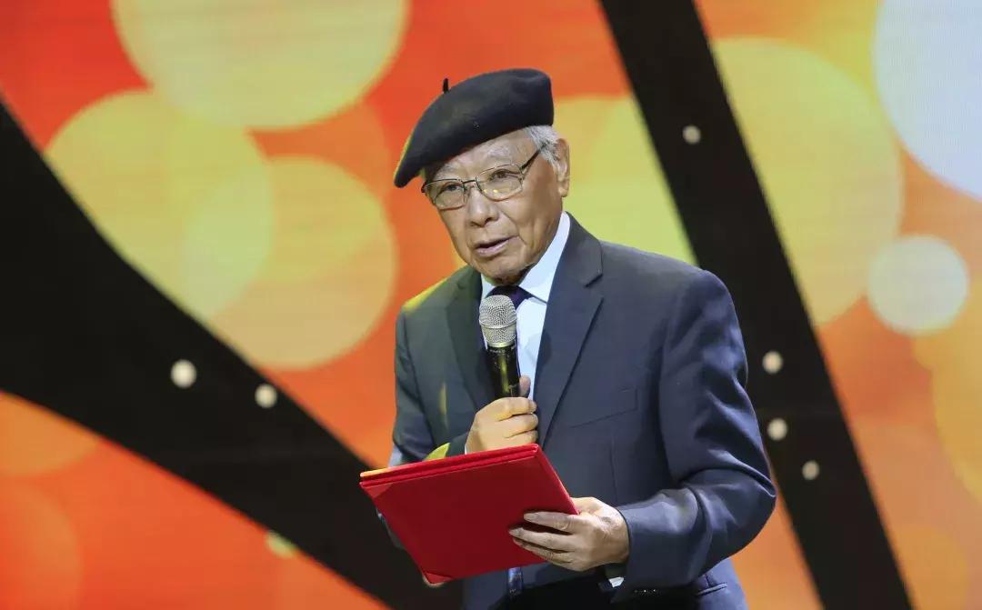 郑愁予深情吟诵《归航曲》2018武汉诗歌节音乐会点燃诗意江城