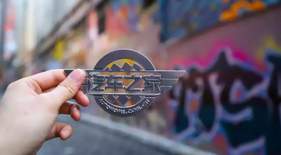 用这台3.0T的大宝马，来感受这座到处充斥着慢节奏的年轻城市