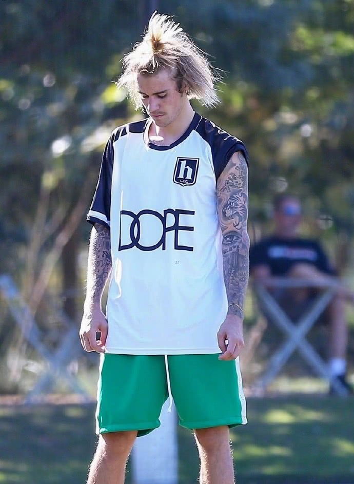 贾斯汀比伯现照,贾斯汀比伯剃光头