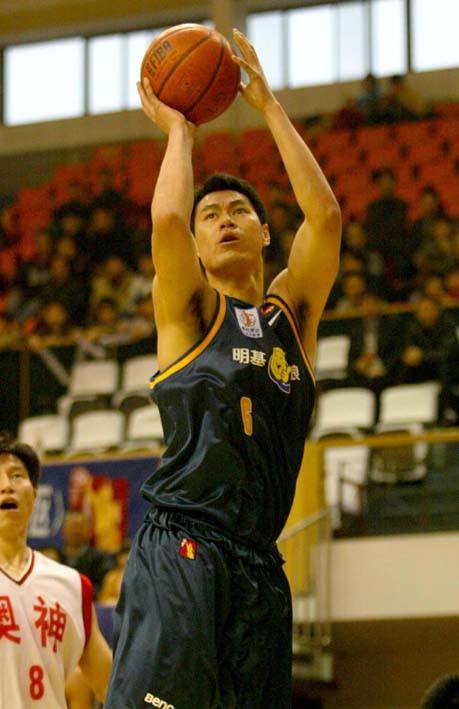 CBA历史十大中锋排名，第一不是姚明，现役只有“第一人”上榜