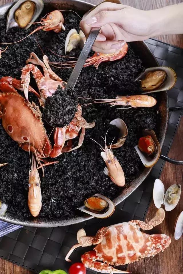 周末畅刷法国生蚝！招牌西班牙海鲜饭、珍稀火腿天天有！