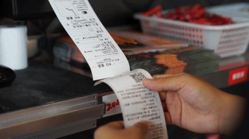 真的！这个29块9的披萨里我吃出了整整两只蟹！