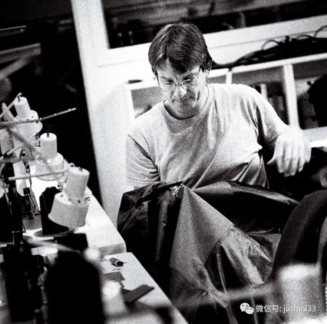 你想要什么衣服,哪个品牌的冲锋衣比较商务