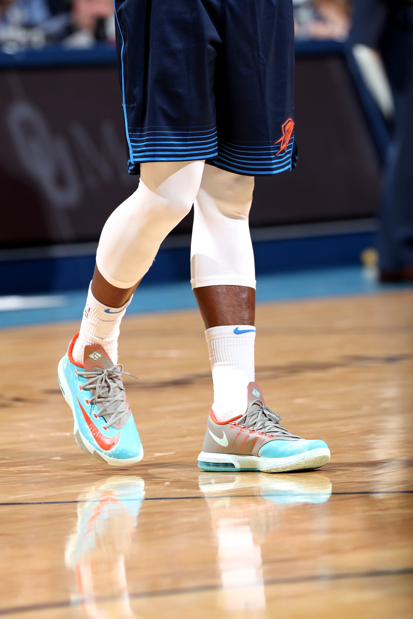 NBA赛场篮球鞋今日集锦，杜兰特脚上的球鞋比他的表现更耀眼