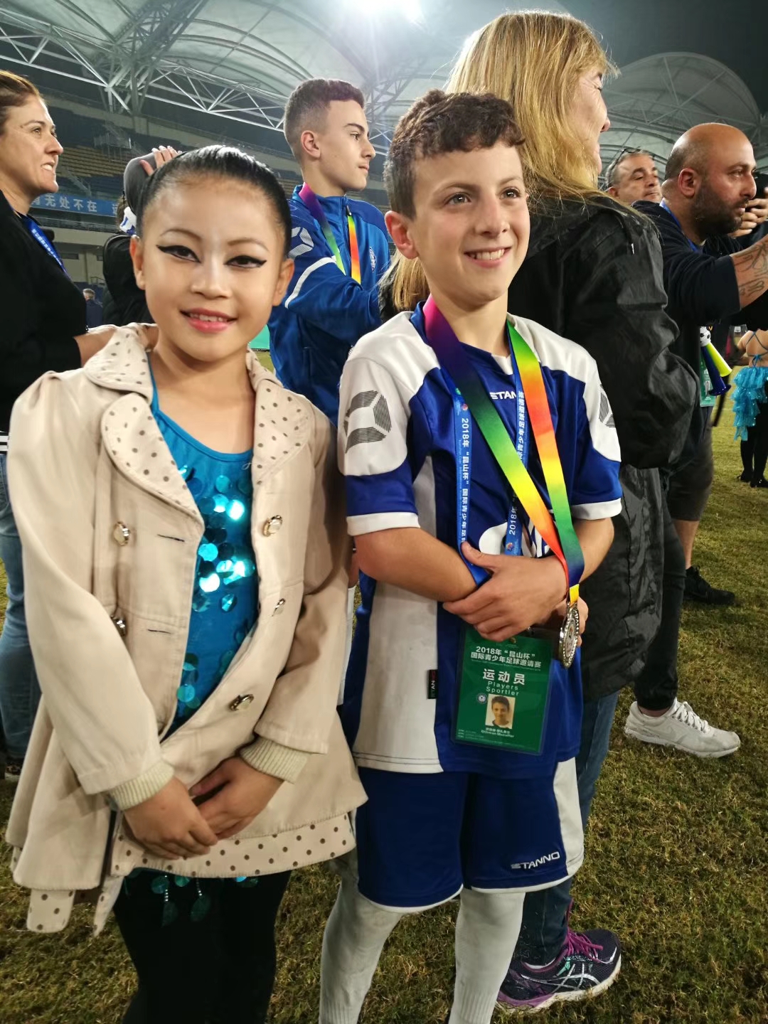 公益民心舞蹈学院演出团助力2018“昆山杯”国际青少年足球赛！