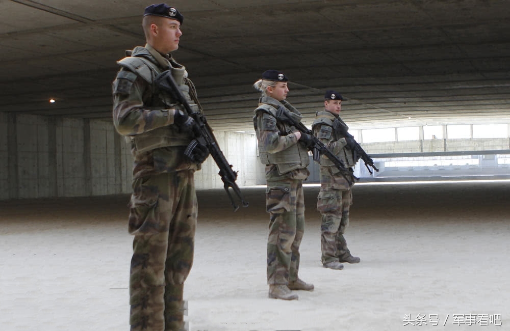 娉曞浗hk416f绐佸嚮姝ユ灙,娉曞啗hk416姝ユ灙瑁呭鎯呭喌