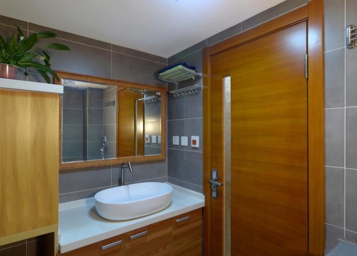 装了3次房说句良心话:卫生间用铝合金门还是木门?太多人装错了