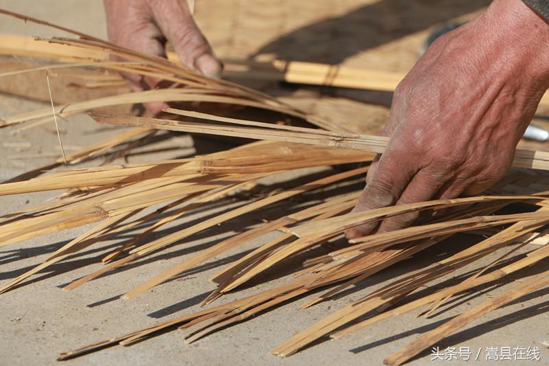 嵩县最后的席匠72岁蹬磙子编卖苇席