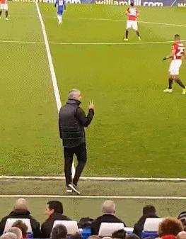 尤文胜曼联!穆里尼奥又伸三根手指了!这次的含义更厉害!