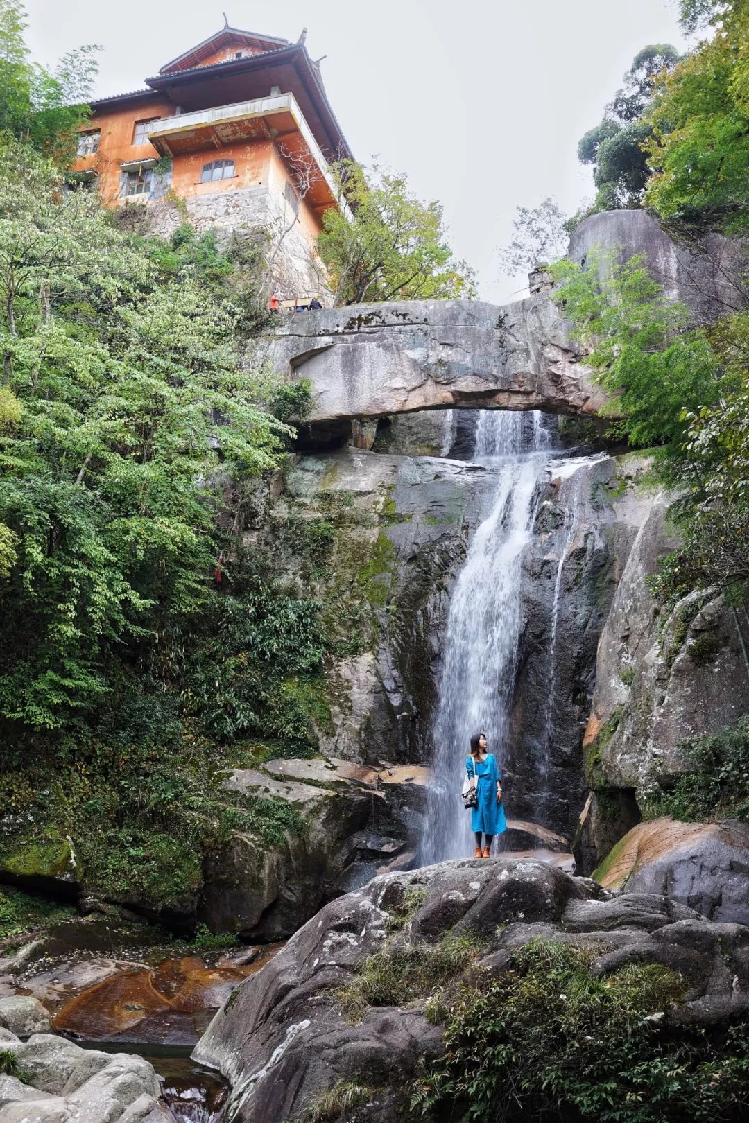 没有人来人往的城市,没有人山人海的地方