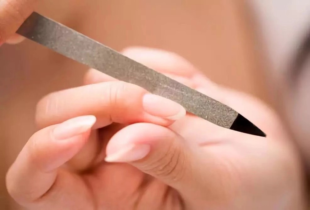 美甲小知识指甲可以抠掉吗,指甲薄可以做美甲吗