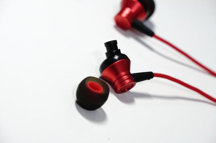 千万别吓着这个上海宁做的耳机以无敌的价格逆袭了整个耳机圈