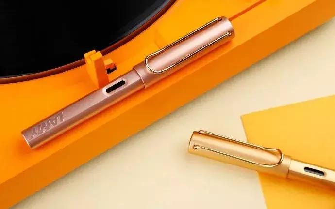 lamy凌美钢笔皮卡丘限量版,lamy钢笔国外包装