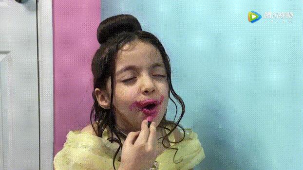 “朋友的儿子”刷屏！网友笑出泪：有种熊孩子叫化妆品杀手！