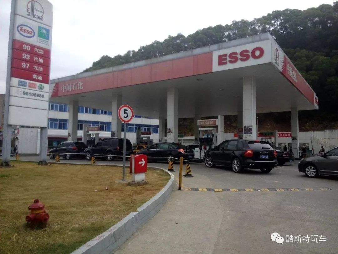 汽车仪表盘上显示的油耗准不准,汽车仪表盘油耗是真实值吗