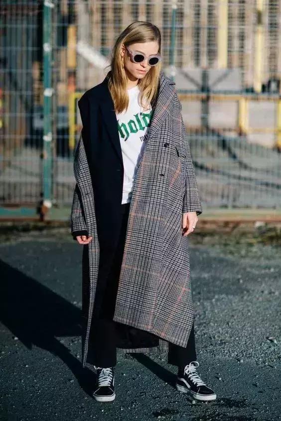 大衣不用熨烫怎么去褶皱,毛呢大衣脏了不用洗