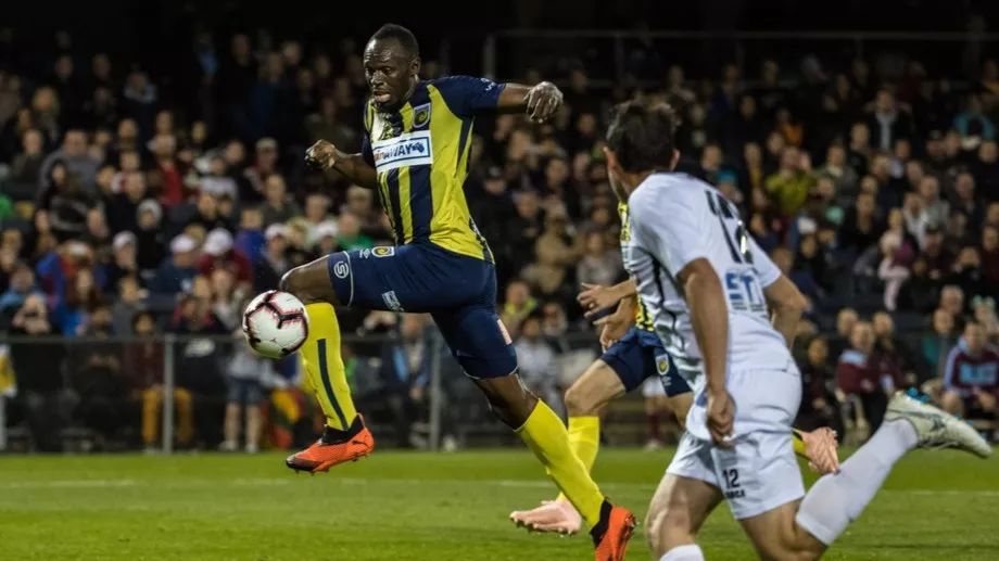 星周刊|为梦想鼓掌!踢足球的飞人博尔特