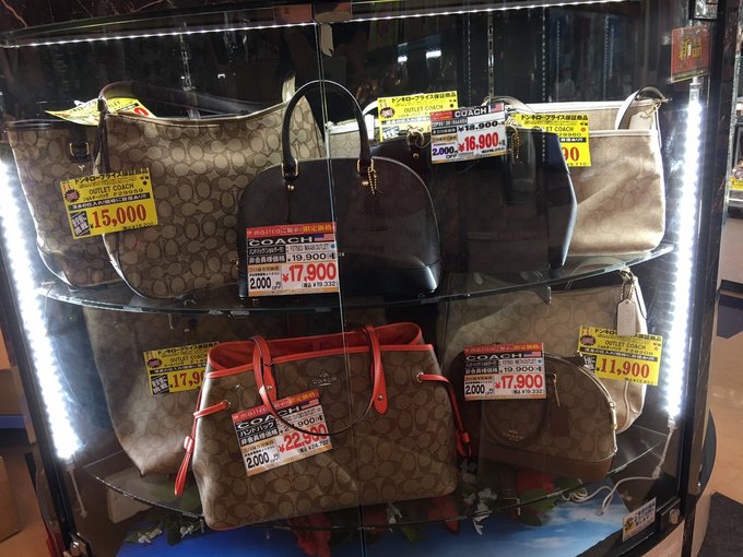 原来冲绳的二手中古店这么好逛，几百块巴宝莉，LV旅行包才4千！