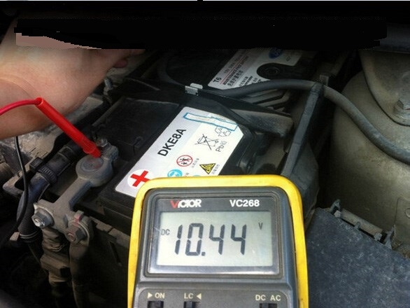 汽车电瓶亏电一次修理厂就说坏了,汽车在修理厂放太久导致电瓶亏电