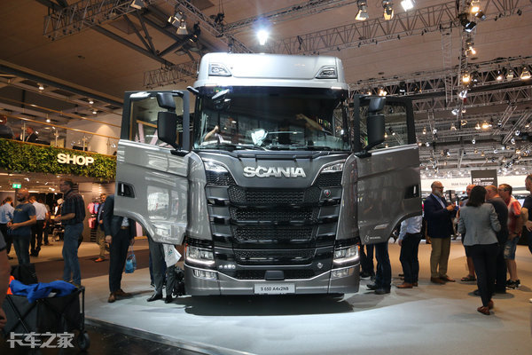 搭载v6发动机275匹马力的越野车,750匹马力的斯堪尼亚