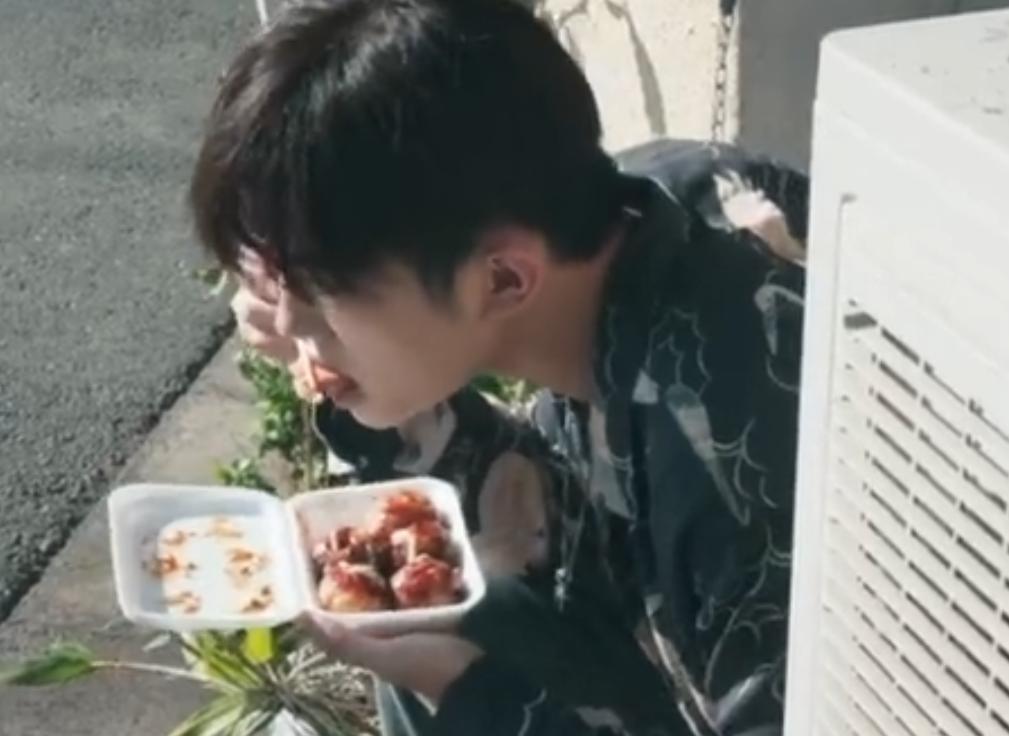 易烊千玺周边编织挂件,易烊千玺门挂件