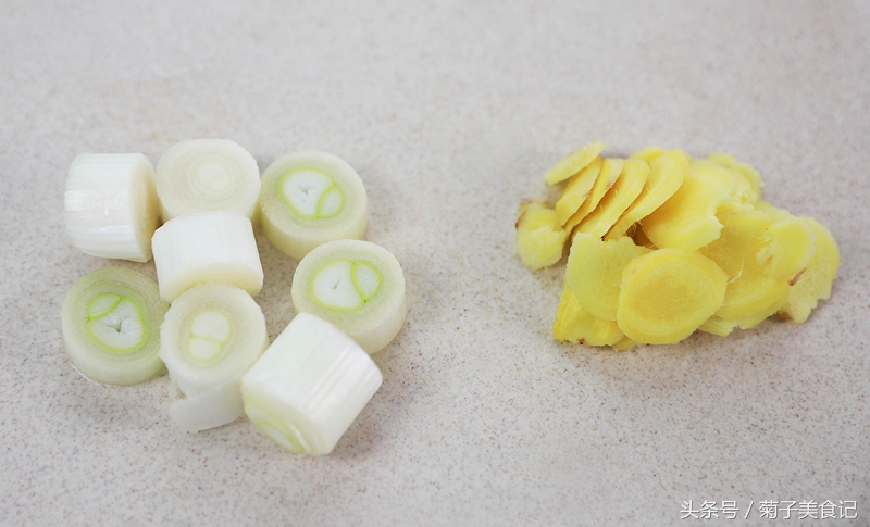 鲜人参汤补气血做法,鲜人参炖鸡汤的正确做法和功效