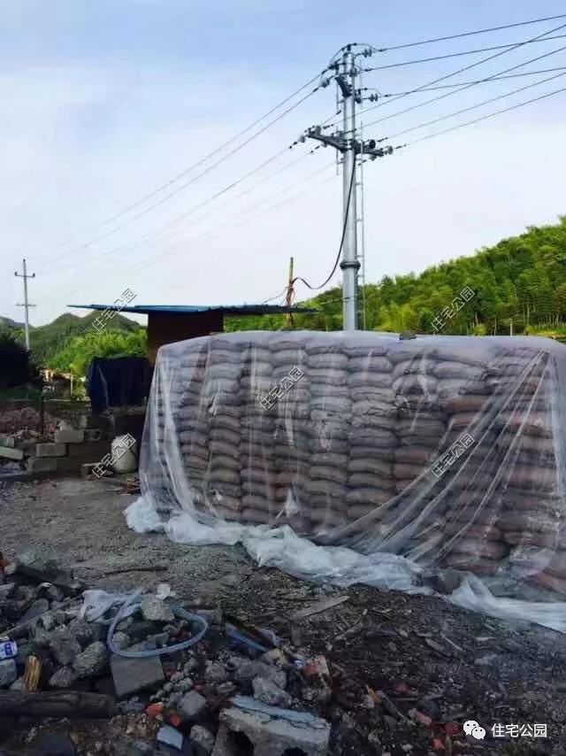 农村自建房三层小别墅真实视频,2022年河南自建房包工280一平贵吗