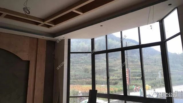 农村自建房三层小别墅真实视频,2022年河南自建房包工280一平贵吗