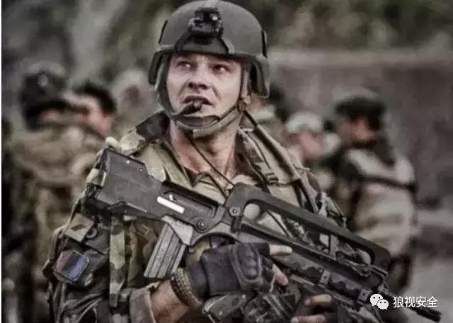 famas自动步枪是95式吗,95式步枪没有空仓挂机吗