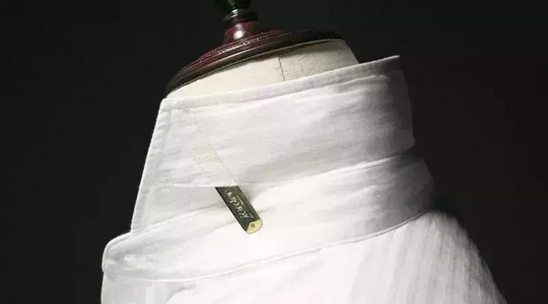 牛仔裤上为什么有小口袋,牛仔裤有一个小口袋