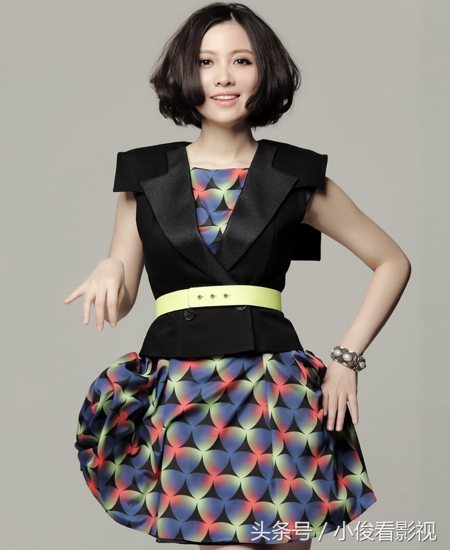 主持人李咏因癌症去世,著名主持人李咏患癌去世是真的吗