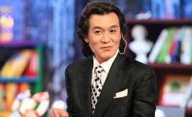 网红莉哥戏唱*歌国**遭封杀，同样的事件，李咏的行为却获网友点赞