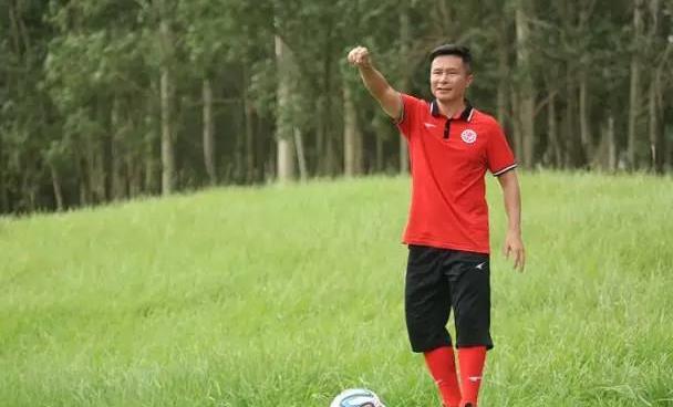 前国足球星彭伟国近况，曾公然招妓被抓获，现是足协官员