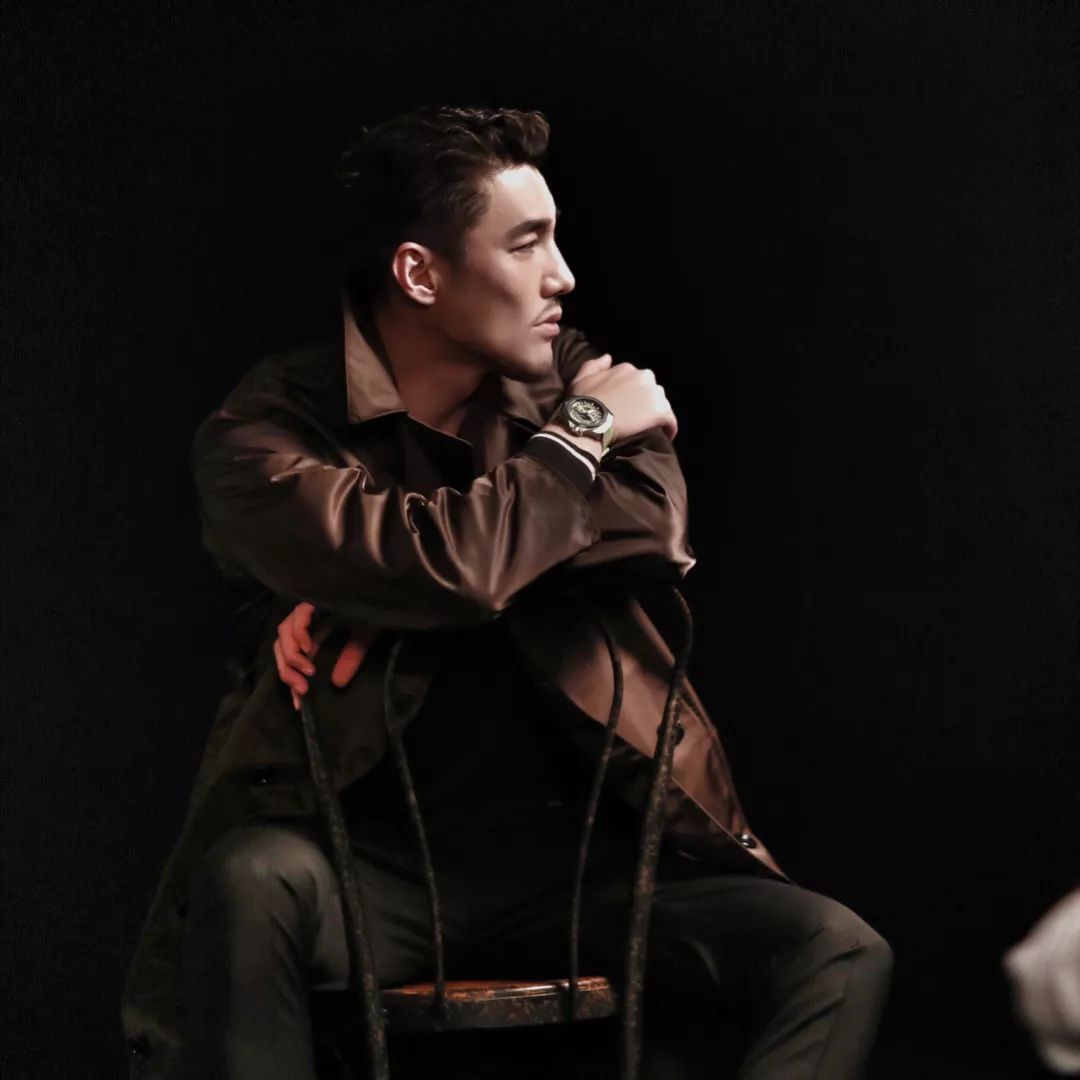 名人都爱昆仑表，为什么选他当代言？