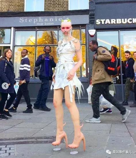 国外最近爆火的鞋子,国外很火的高跟鞋