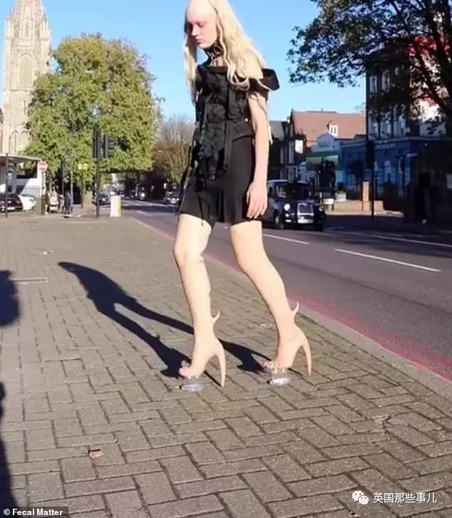 国外最近爆火的鞋子,国外很火的高跟鞋