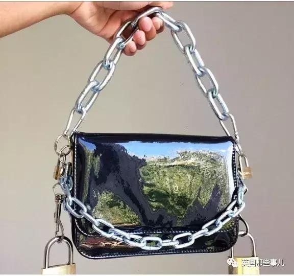 国外最近爆火的鞋子,国外很火的高跟鞋