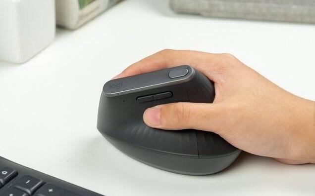 垂直鼠标和正常鼠标区别,垂直鼠标真的能告别鼠标手吗