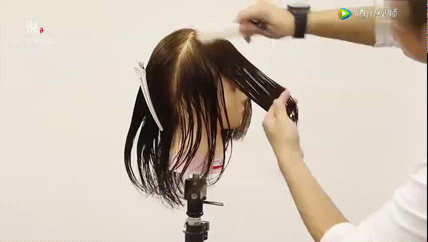 剪发时怎样才能快速弄干净碎发,零基础女士长碎发剪发教程
