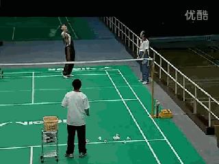 羽毛球后场高远球发力还在用蛮力？动作不标准费力不讨好