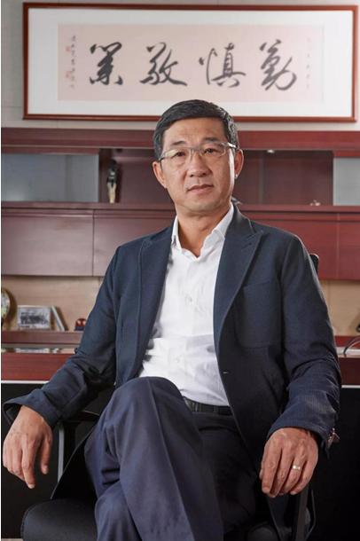 放弃“铁饭碗”,他艰难创业,如今当上董事长,拿多个“中国第一”,改写行业历史!