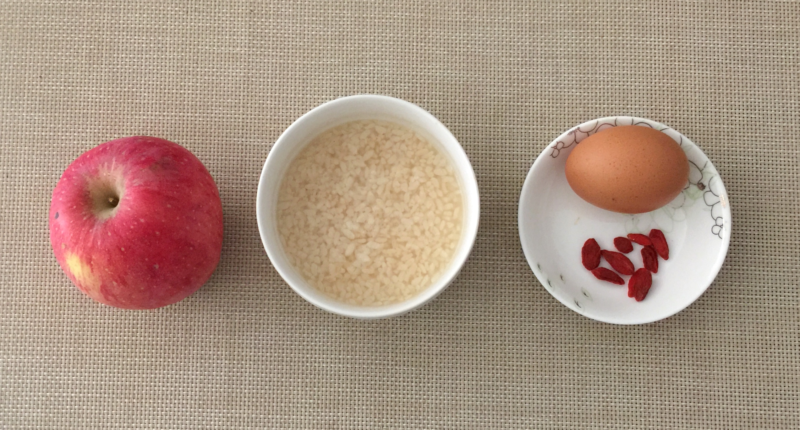 鲜榨柠檬梨汁热饮,榨一杯冰糖雪梨