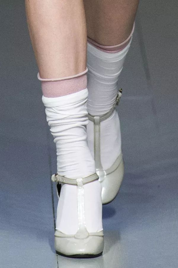 袜子怎样搭配才够舒适够时尚,袜子时尚搭配