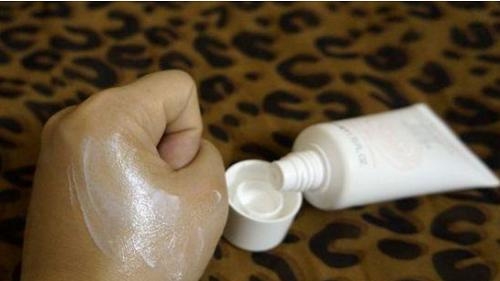 佰草集的大白泥面膜里面带的泡沫,佰草集大白泥面膜典萃版与瓷意版