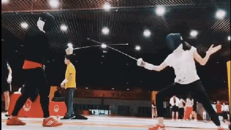 一线测评｜梦想孩子能够仗“剑”走天涯万国体育击剑运动实测