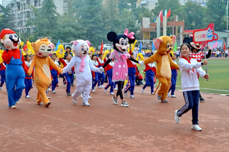 恩施市实验小学足球比赛,建始县实验小学2023运动会