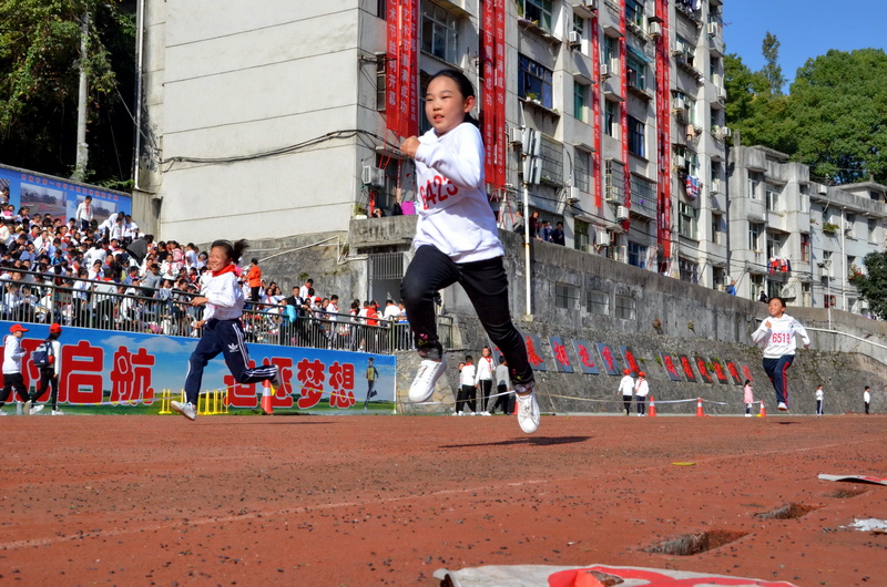 恩施市实验小学足球比赛,建始县实验小学2023运动会
