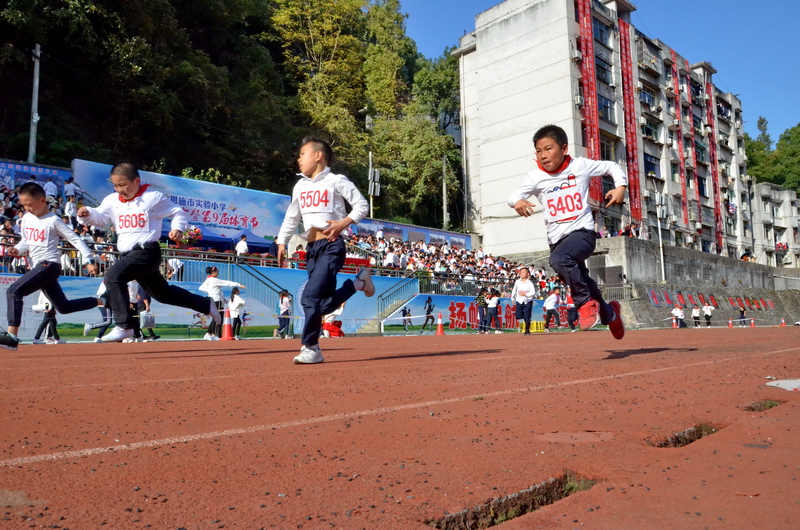 恩施市实验小学足球比赛,建始县实验小学2023运动会