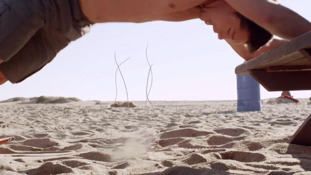 恐怖电影女子被怪物啃食,美国经典恐怖片变异的食人怪物