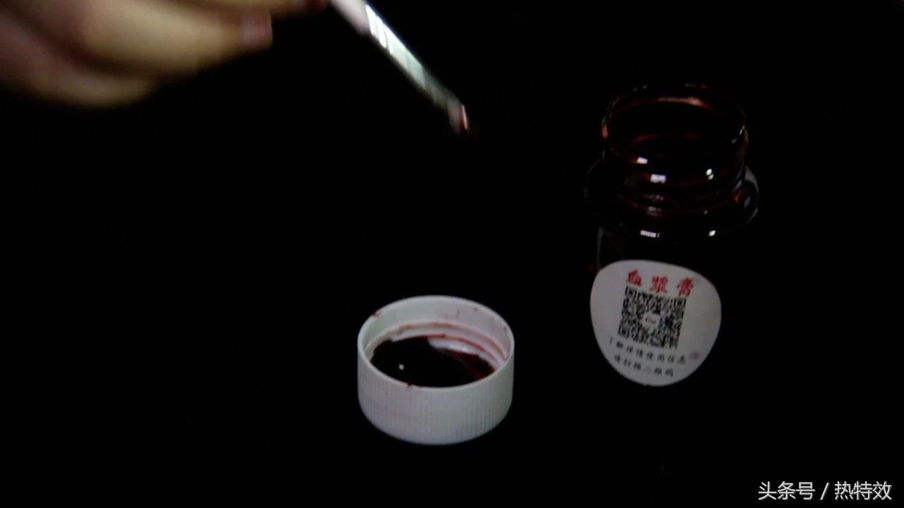 眼睛周围淤青如何化妆遮盖,眼睛淤青化妆教程